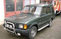  3 Land Rover Discovery 5 . 