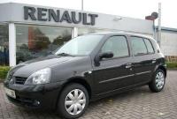  2 Renault Clio 5 . 
